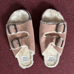 Earth Origins Pink Fuzzy Sandals with Buckles 9